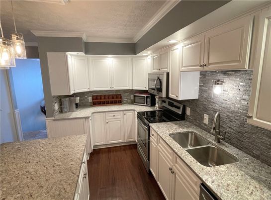 Interior, Kitchen, Pendant Lights, Wood Texture Flooring