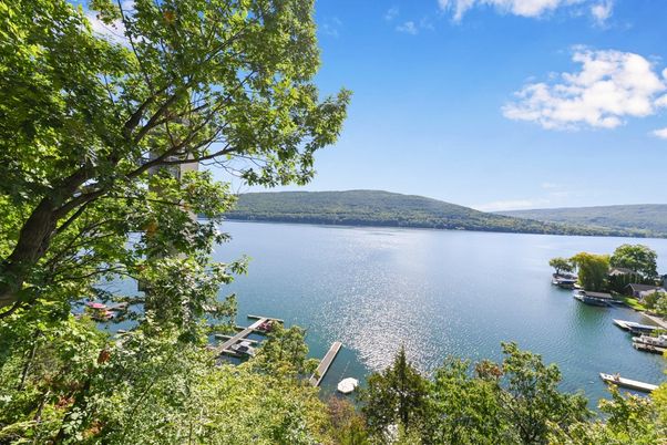 Exterior, Lake