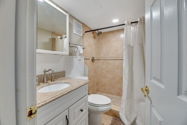 Bathroom, Interior, Recessed Lighting
