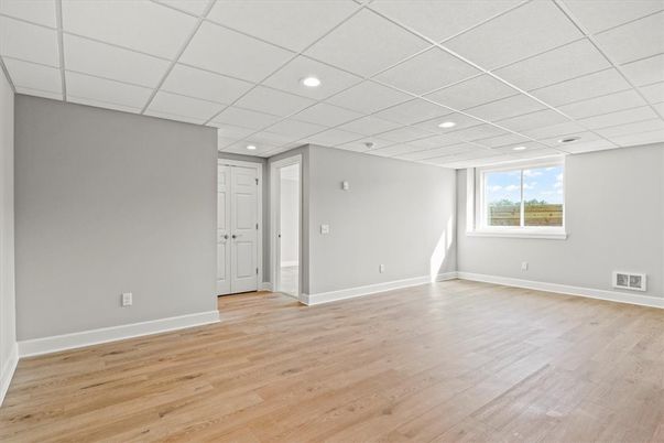 Empty room, Interior, Recessed Lighting, Wood Texture Flooring