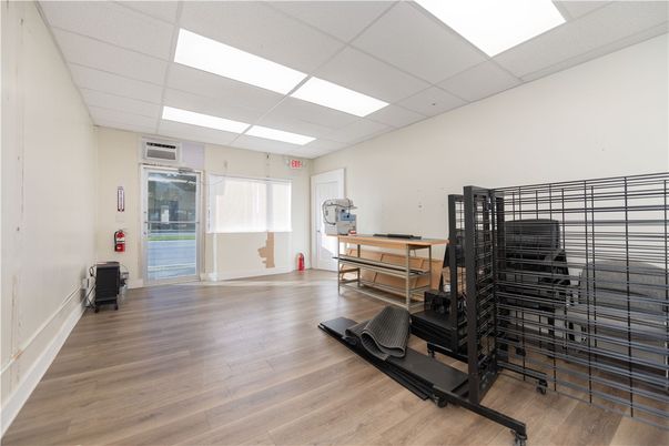 Fitness Equipment, Interior, Recessed Lighting, Wood Texture Flooring