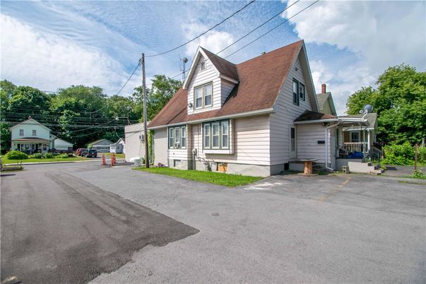 Exterior, Facade, Cape Cod