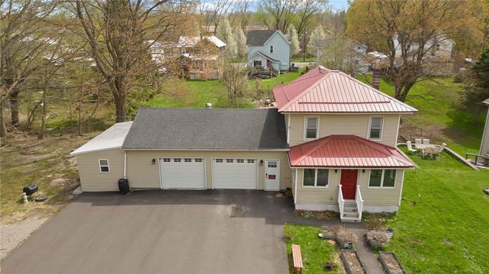 Attached, Exterior, Facade, Queen Anne Victorian