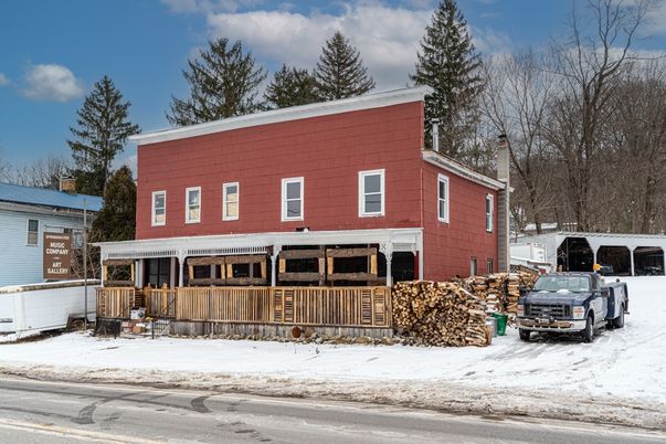Exterior, Facade, Log Home