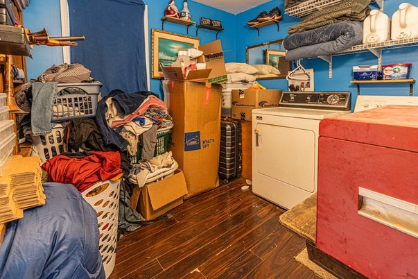 Interior, Washer, Wood Texture Flooring
