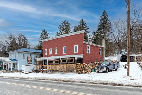 Exterior, Facade, Raised Ranch