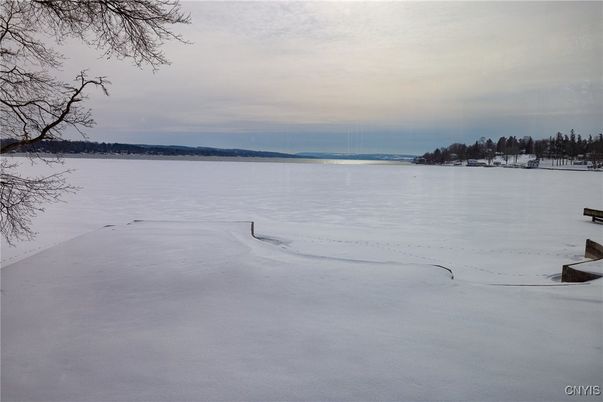 Exterior, Lake