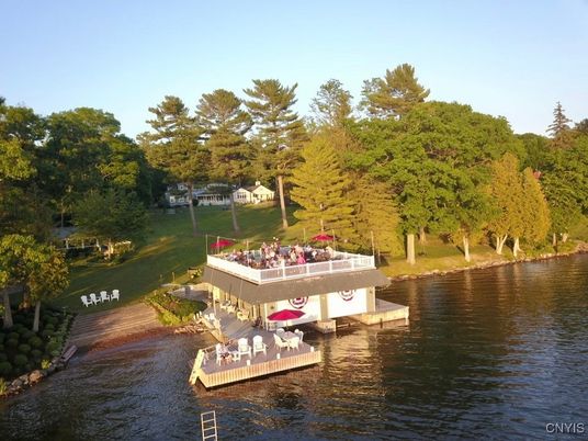Exterior, Lake