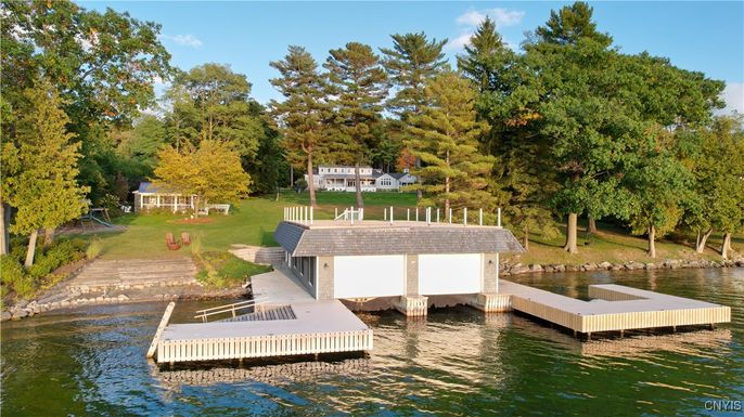 Exterior, Lake