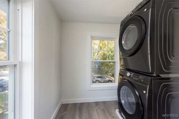 Interior, Utility Closets, Washer, Wood Texture Flooring