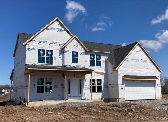 Attached, Exterior, Facade, Farmhouse