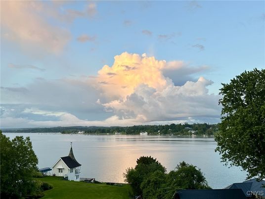 Exterior, Lake