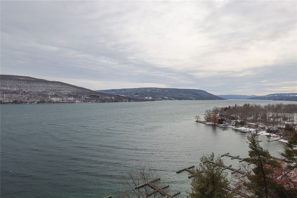 Exterior, Lake