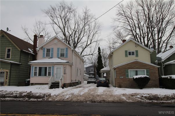 Exterior, Facade, Brick Facade, American Craftsman