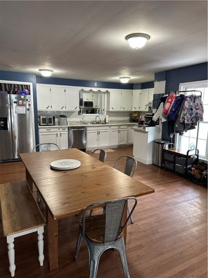 Dining room, Interior, Kitchen, Stainless Steel Appliances, Wood Texture Flooring