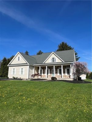 Backyard, Exterior, Facade, Ranch
