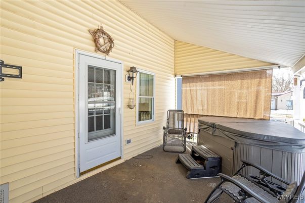 Exterior, Hot Tub