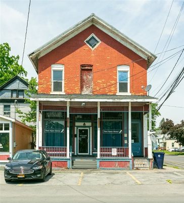 Exterior, Facade, Queen Anne Victorian
