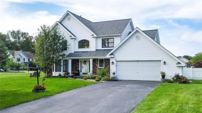 Attached, Exterior, Facade, Farmhouse