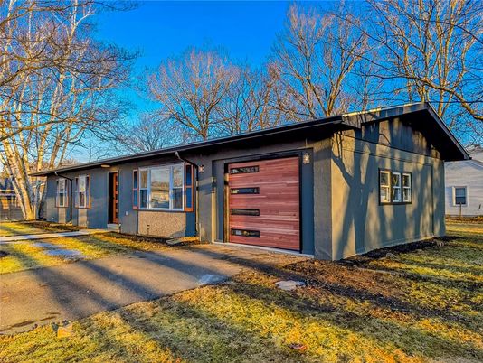 Attached, Exterior, Facade, Ranch