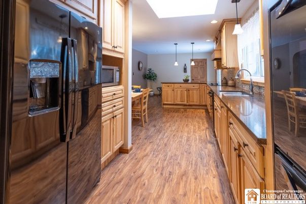 Dining room, Interior, Kitchen, Pendant Lights, Recessed Lighting, Wood Texture Flooring