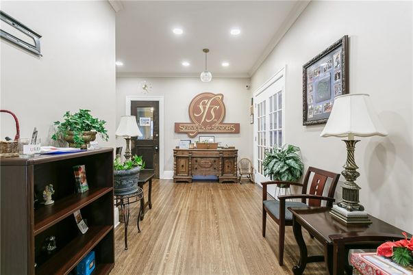 Interior, Pendant Lights, Recessed Lighting, Wood Texture Flooring