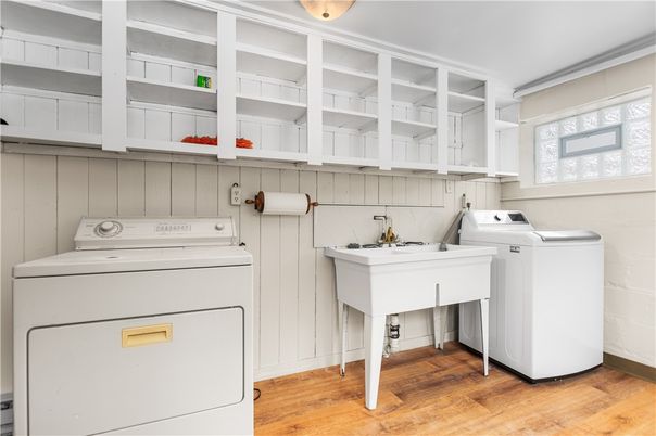 Interior, Washer, Wood Texture Flooring