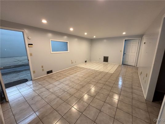 Empty room, Interior, Recessed Lighting