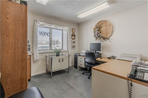 Home Office, Interior