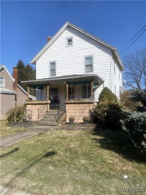 Exterior, Facade, Farmhouse