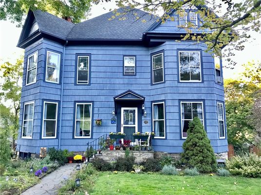 Exterior, Facade, Queen Anne Victorian