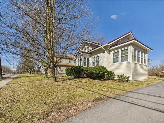 Backyard, Exterior, Facade, Queen Anne Victorian