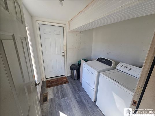Interior, Washer, Wood Texture Flooring