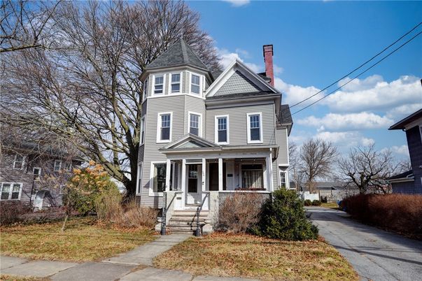 Exterior, Facade, Queen Anne Victorian