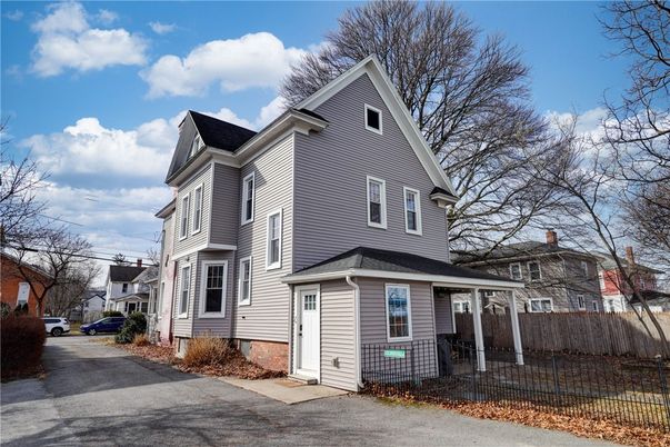 Exterior, Facade, Queen Anne Victorian