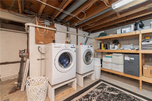 Interior, Washer, Wooden Beams