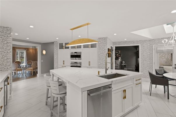 Dining room, Interior, Kitchen, Pendant Lights, Recessed Lighting, Stainless Steel Appliances