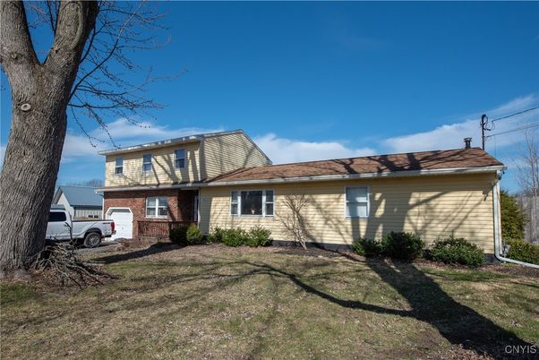 Exterior, Facade, Brick Facade, Cape Cod