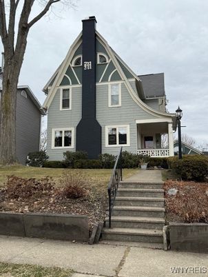Exterior, Facade, Queen Anne Victorian