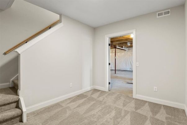 Empty room, Interior