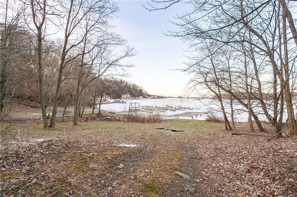 Exterior, Lake