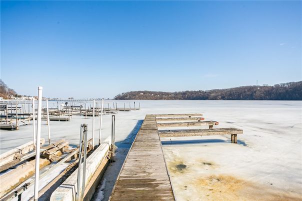 Exterior, Lake