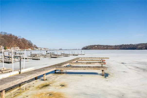 Exterior, Lake