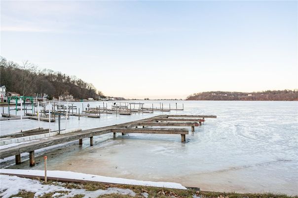 Exterior, Lake