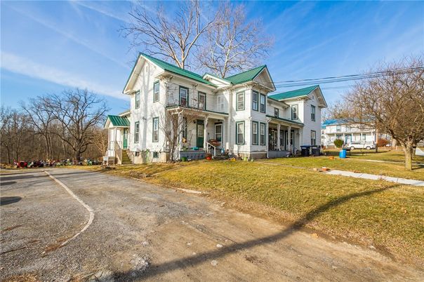 Backyard, Exterior, Facade, Queen Anne Victorian