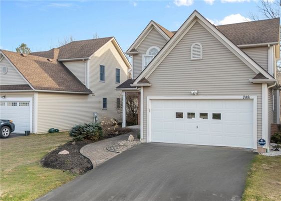 Attached, Exterior, Facade, Farmhouse