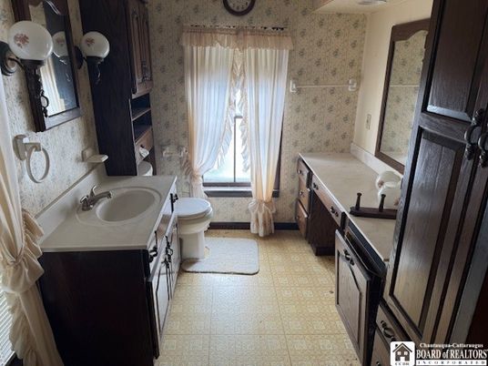 Bathroom, Dual Sink Vanities, Interior