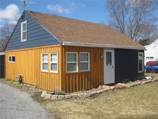 Exterior, Facade, Cape Cod
