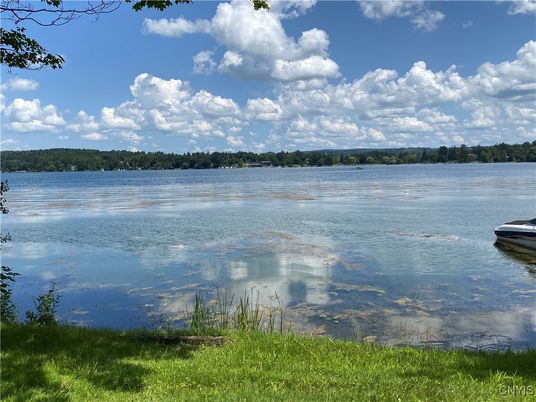 Exterior, Lake