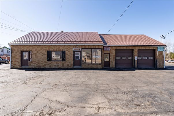 Attached, Exterior, Facade, Brick Facade, Cape Cod